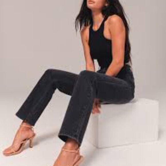 NWT Abercrombie & Fitch The 90s Straight Leg Ultra High Rise Women Jeans Size 4 - Picture 1 of 8